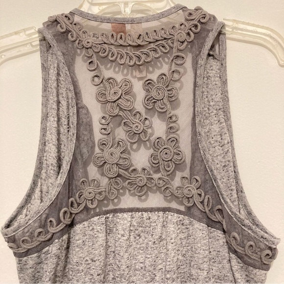 Eyeshadow Gray Cardigan Sleeveless Womens Size Medium Crotchet Flowers Layering - Picture 5 of 8